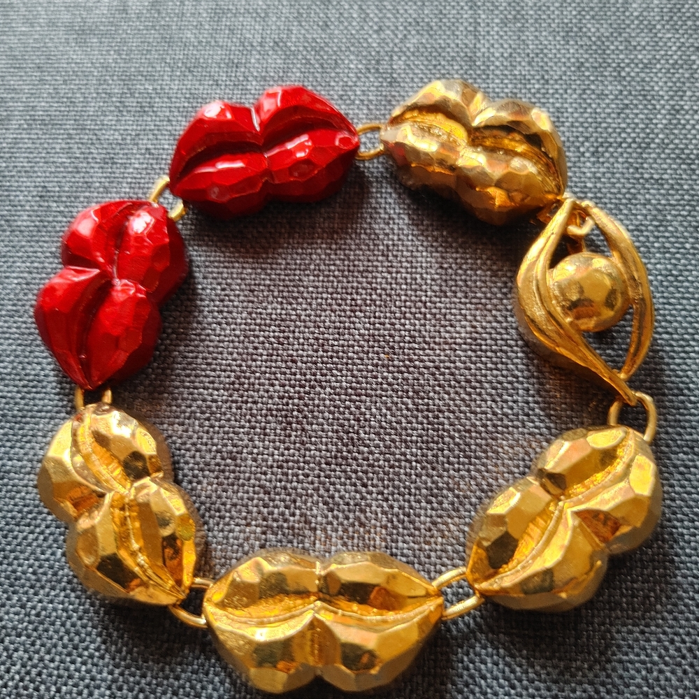 Virzi + De Luca Kiss Tell Bracelet View 4